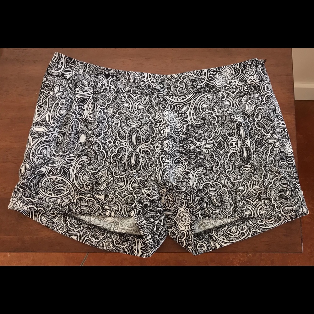 NEW! Express 2 1/2 Inch Paisley Pleated Shorts 4